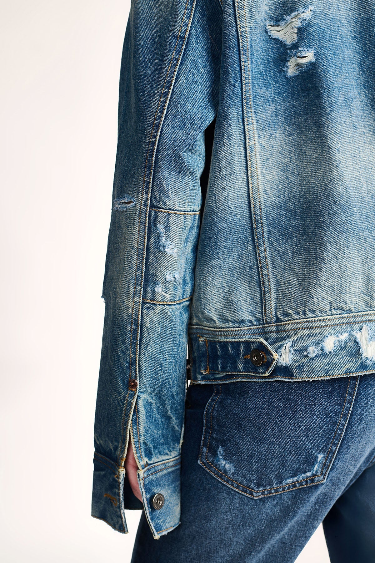 ALREADY LIVED TRUCKER JACKET (UNISEX)