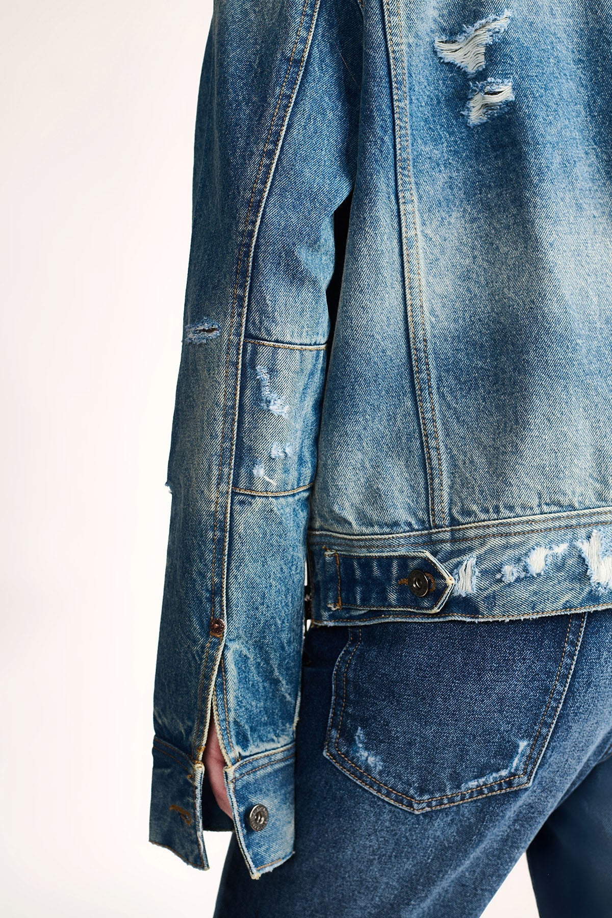 ALREADY LIVED TRUCKER JACKET (UNISEX)