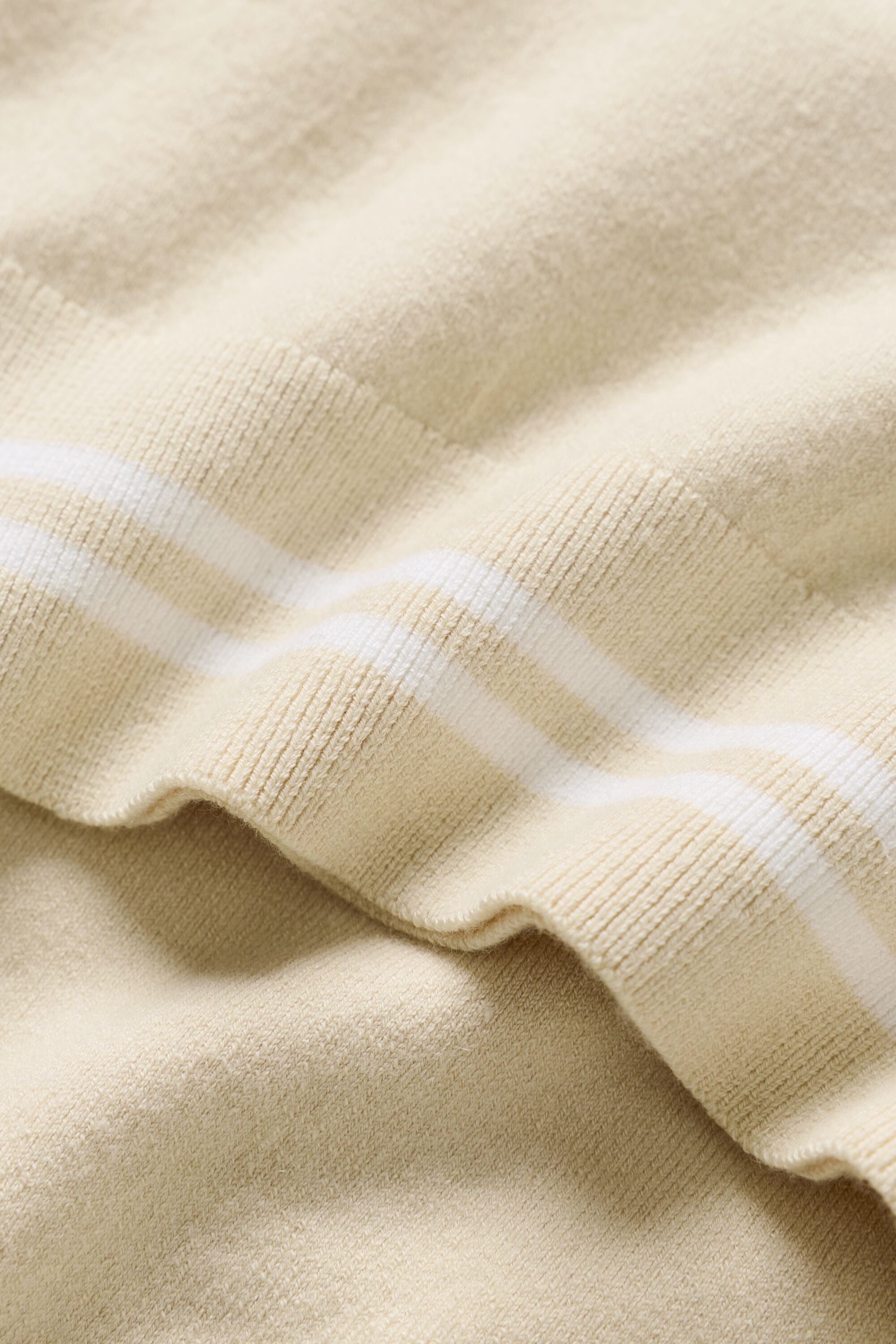alo Cotton Cashmere My Serve Short Sleeve - Sandy Beige/White