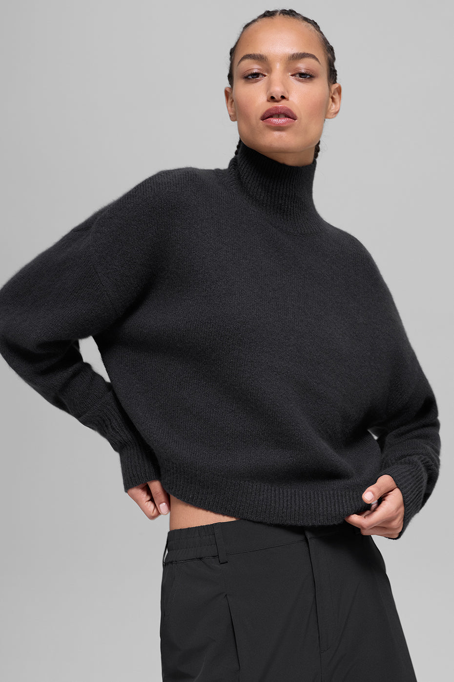 alo Wool Cashmere Cropped New Class Turtleneck Sweater - Black