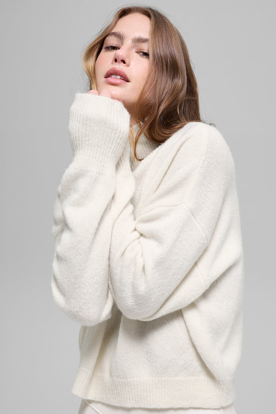 alo Wool Cashmere Cropped New Class Turtleneck Sweater - Ivory