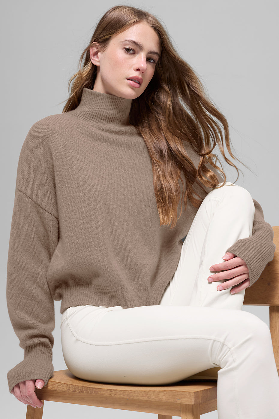 alo Wool Cashmere Cropped New Class Turtleneck Sweater - Chai Latte