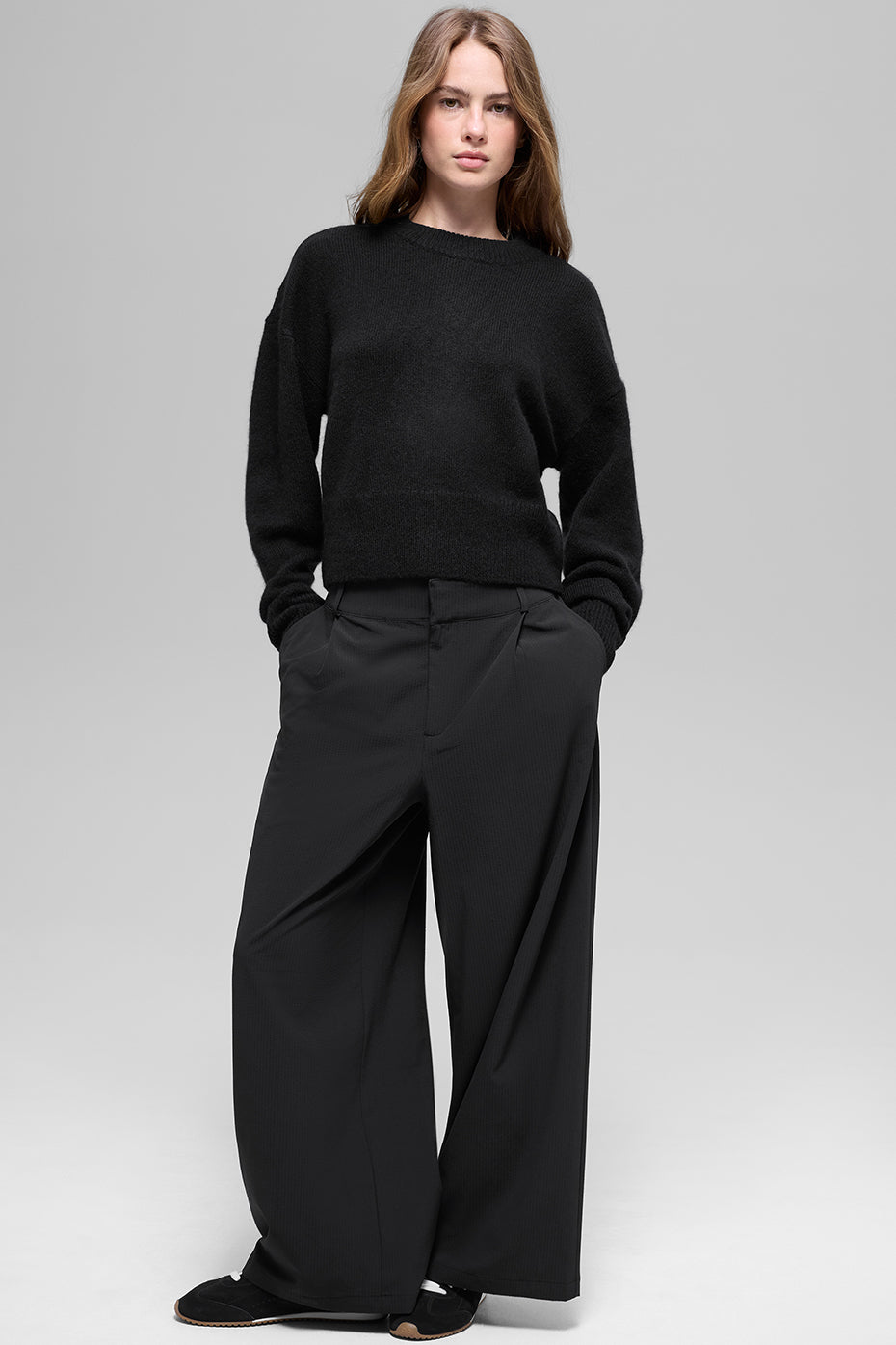 alo Wool Cashmere Cropped New Class Crewneck Sweater - Black