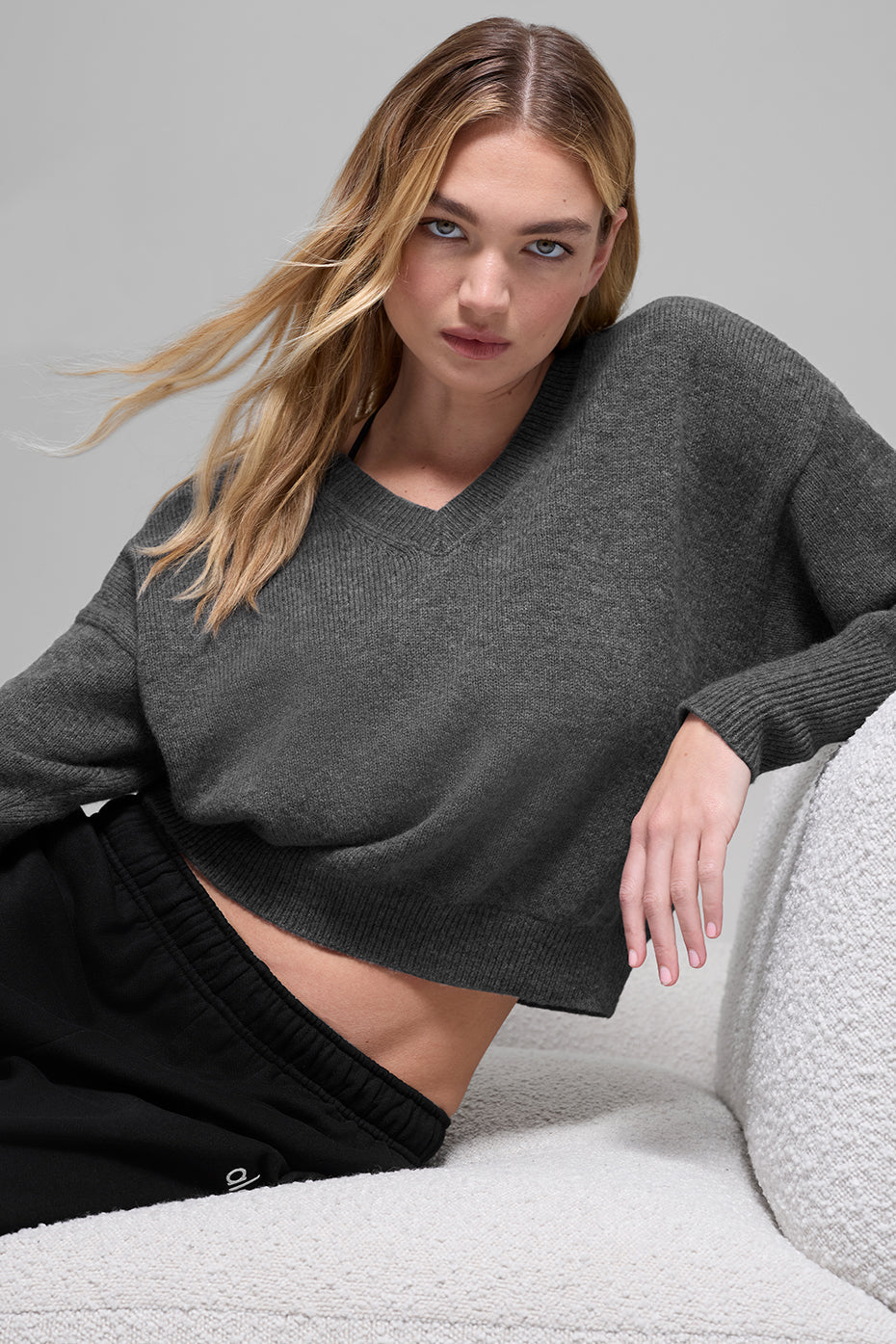 alo Wool Cashmere Cropped New Class V-Neck Sweater - Platinum Grey