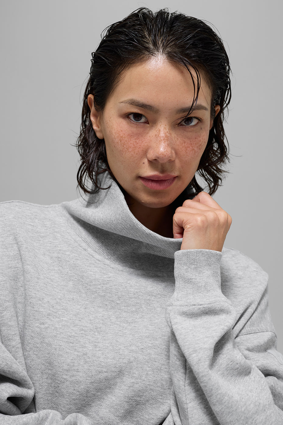 alo Hazy Mock Neck Pullover - Athletic Heather Grey