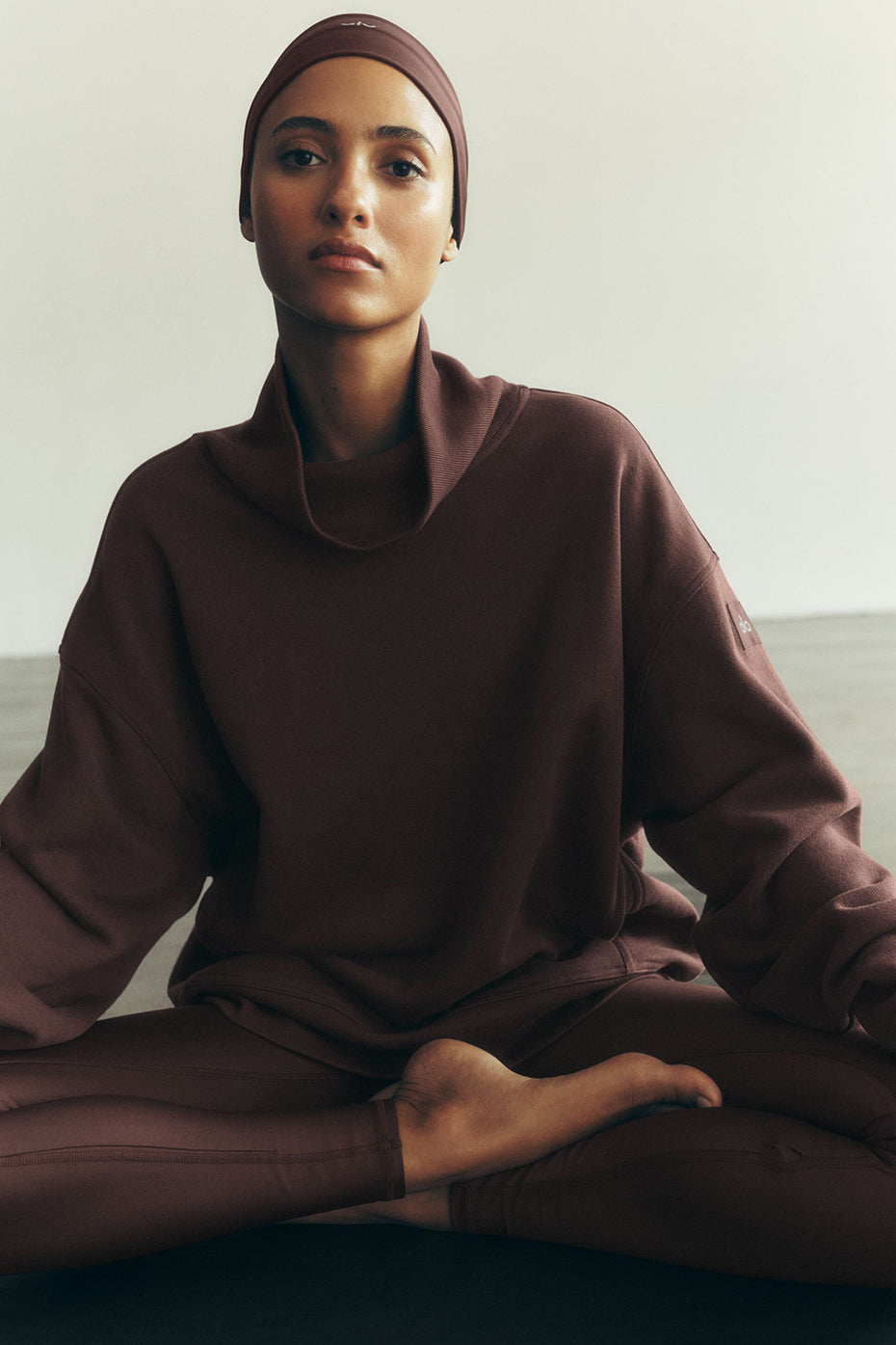 alo Hazy Mock Neck Pullover - Brownstone