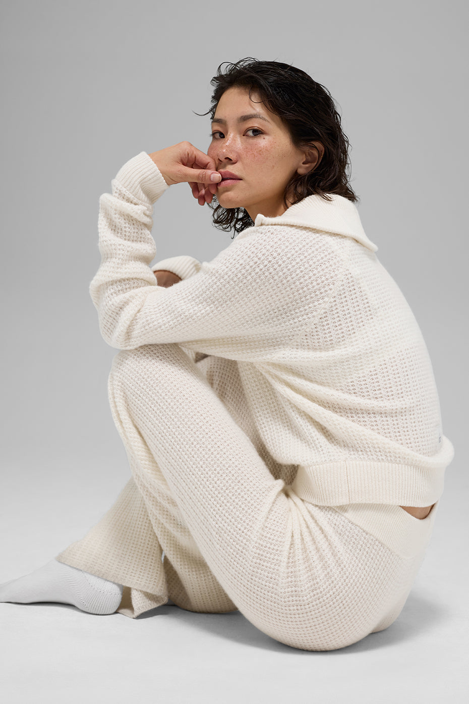 alo Cashmere Plush Waffle 1/4 Zip Pullover - Ivory