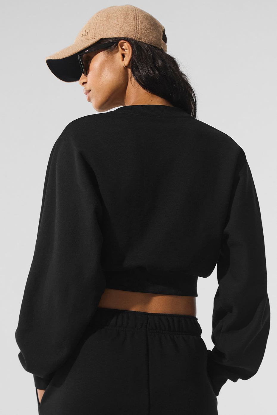 alo Cropped Accolade Crewneck - Black