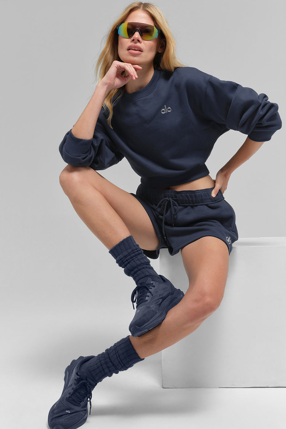 alo Cropped Accolade Crewneck - Navy