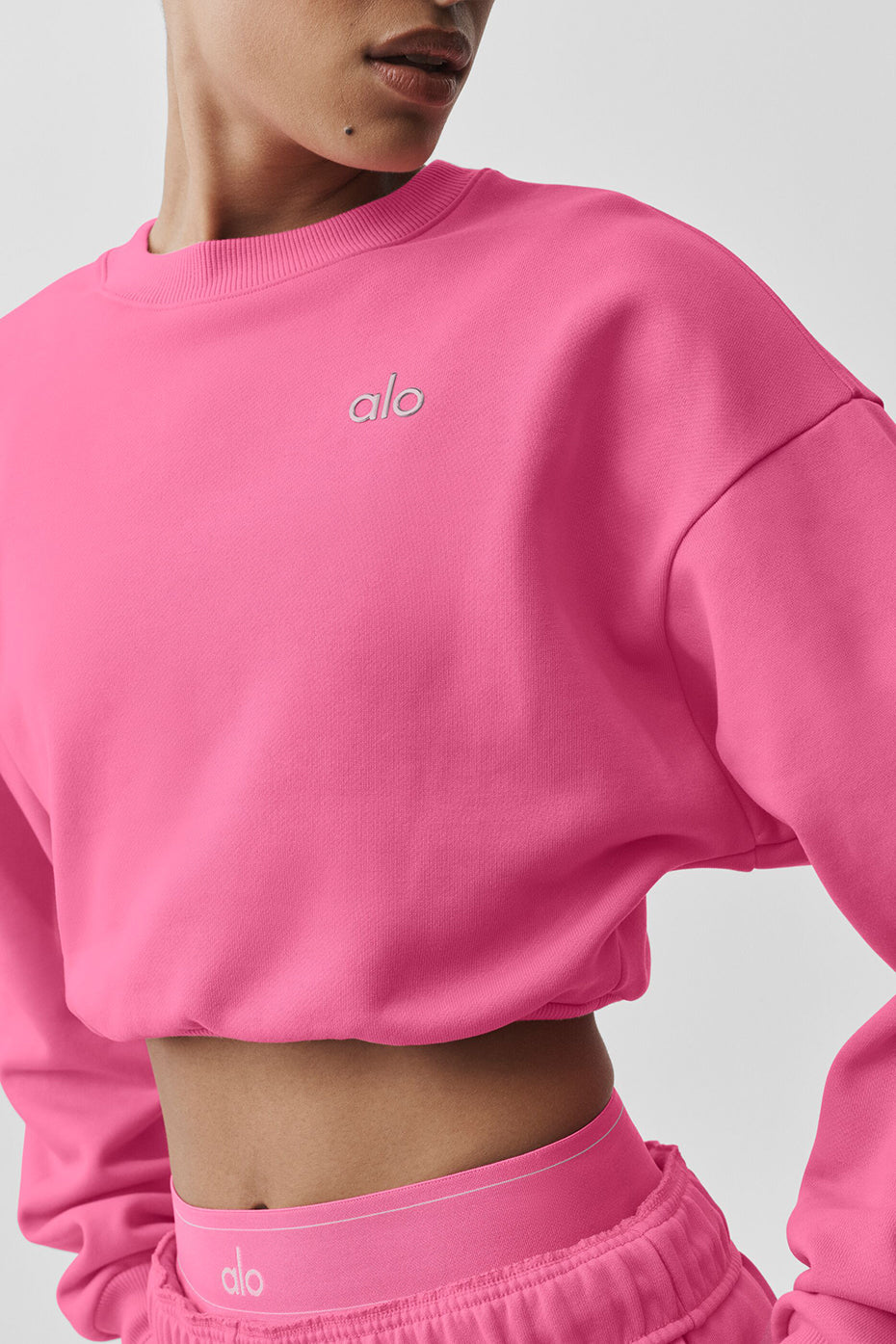 alo Cropped Accolade Crewneck - Paradise Pink