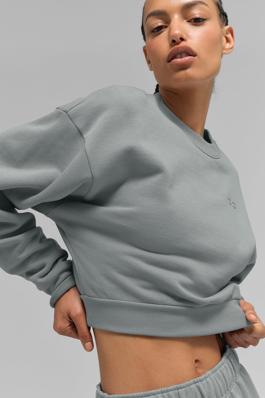 alo Cropped Accolade Crewneck - Lunar Grey