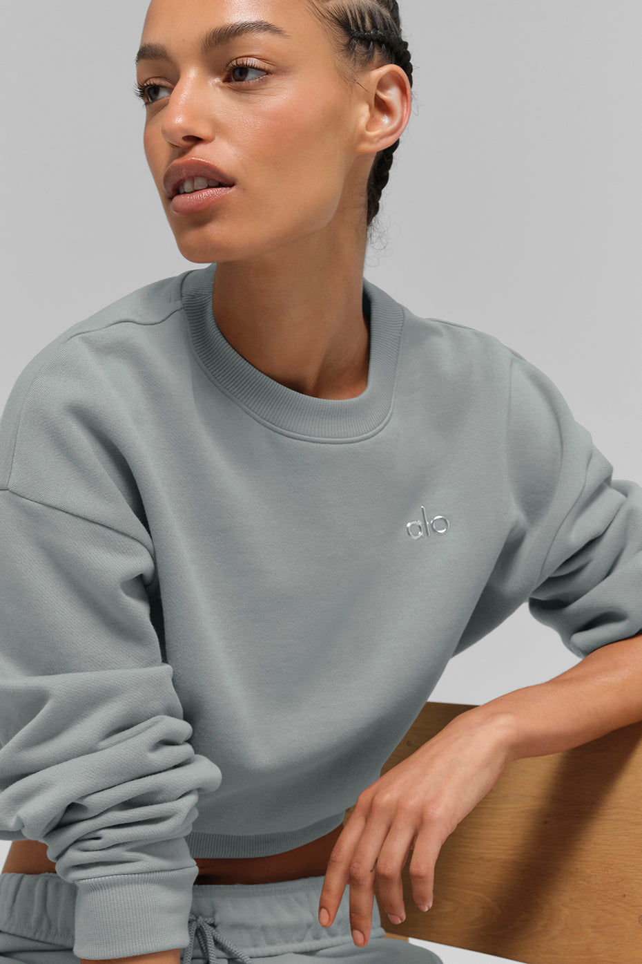 alo Cropped Accolade Crewneck - Lunar Grey