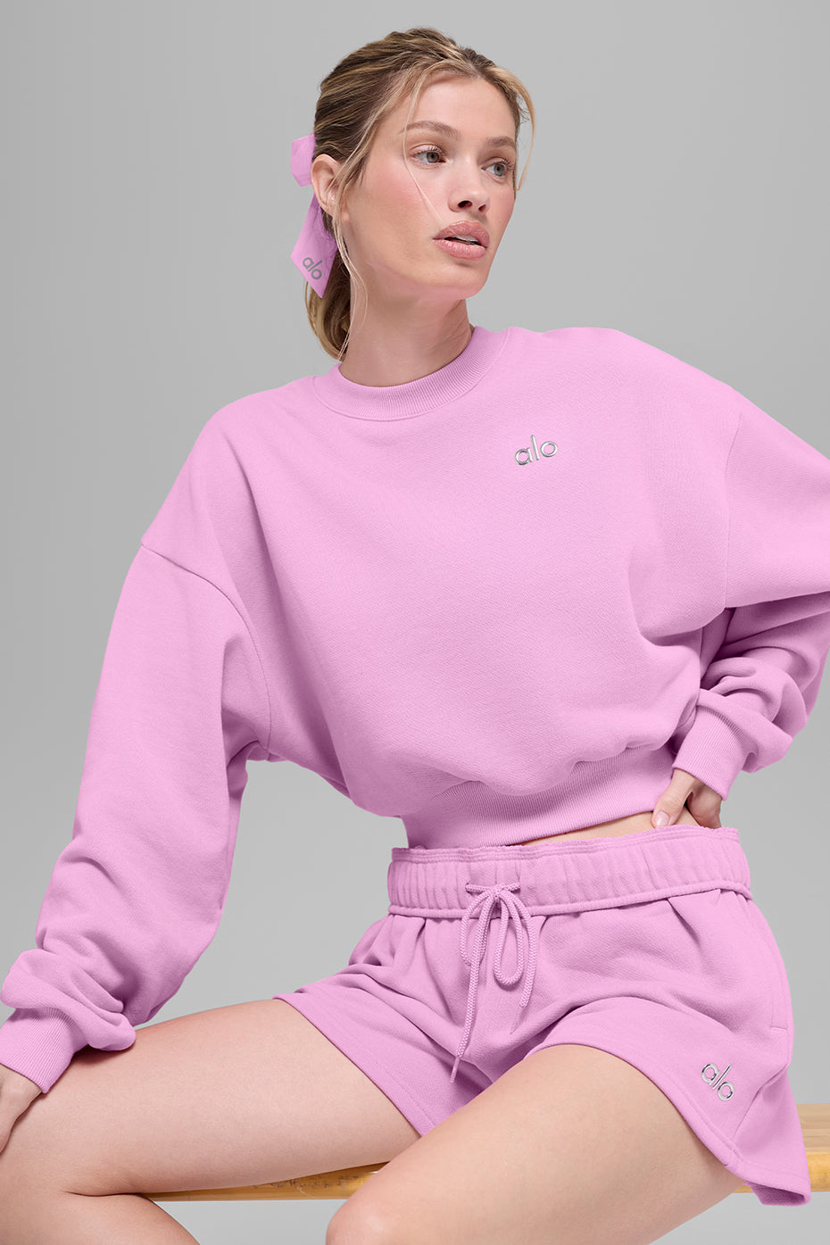 alo Cropped Accolade Crewneck - Candy Heart Pink