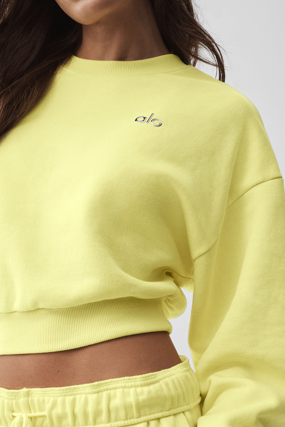 alo Cropped Accolade Crewneck - Sunshine