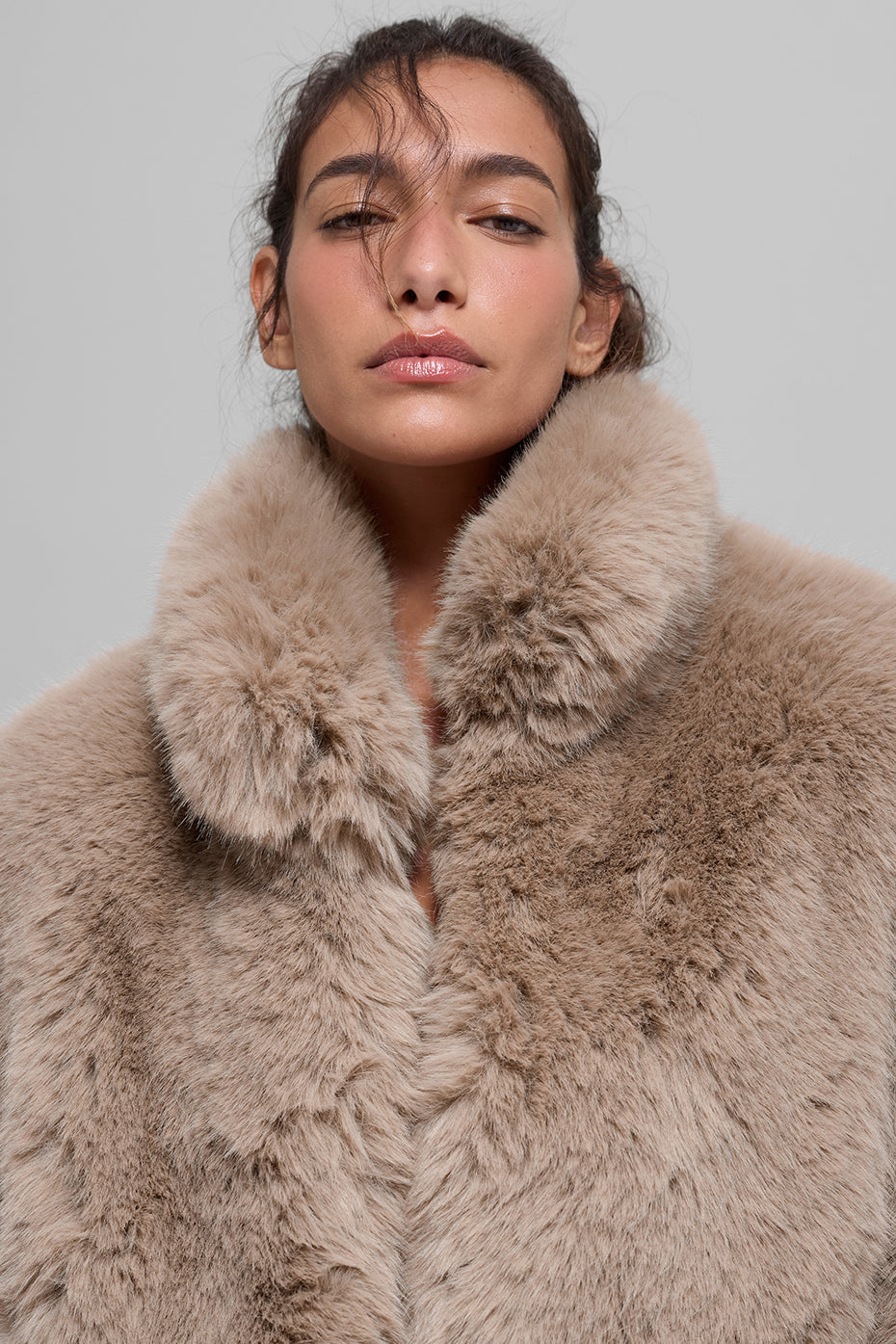 alo Opulent Faux Fur Cropped Jacket - Oat