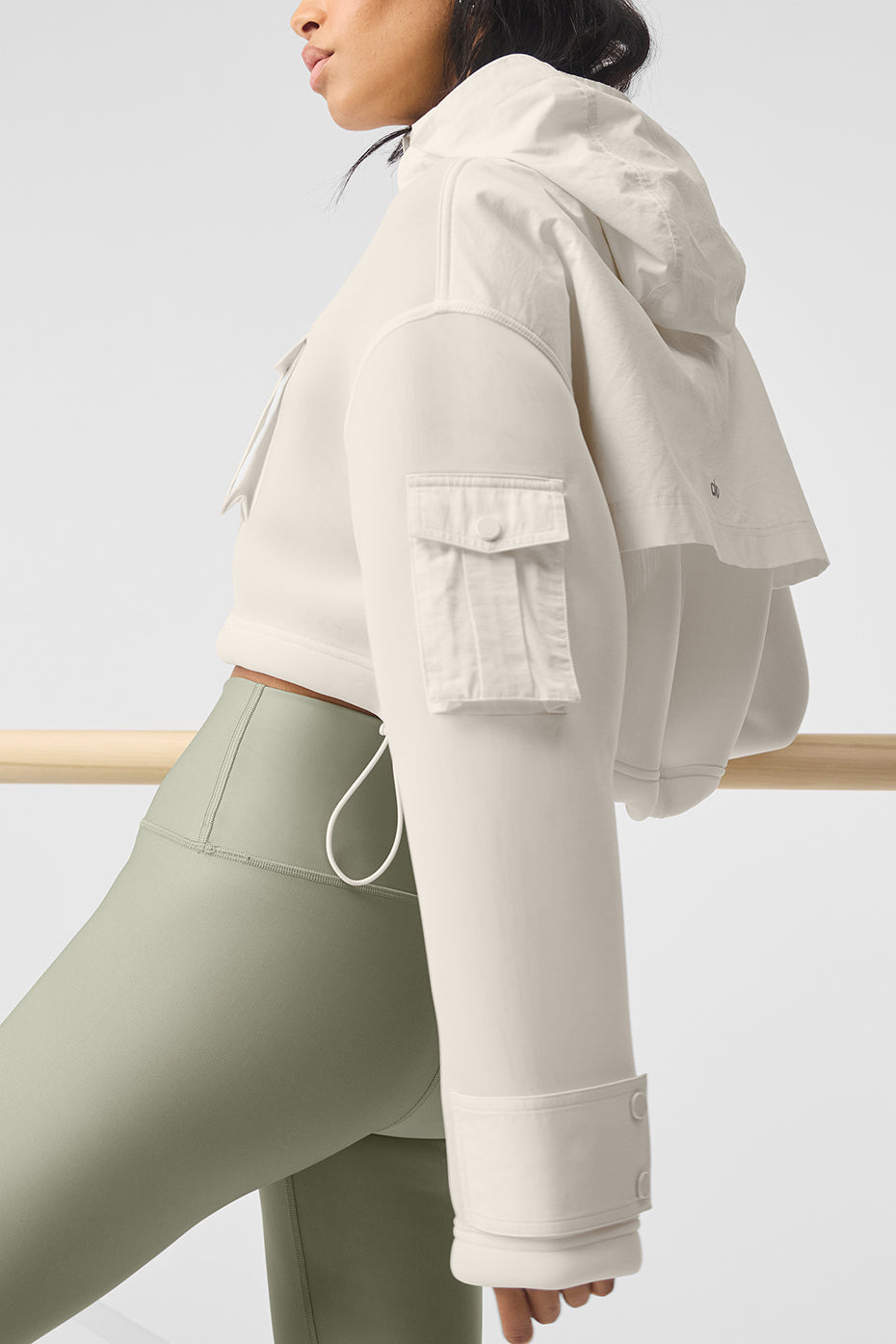 alo Cropped Engage Cargo Parka - Ivory
