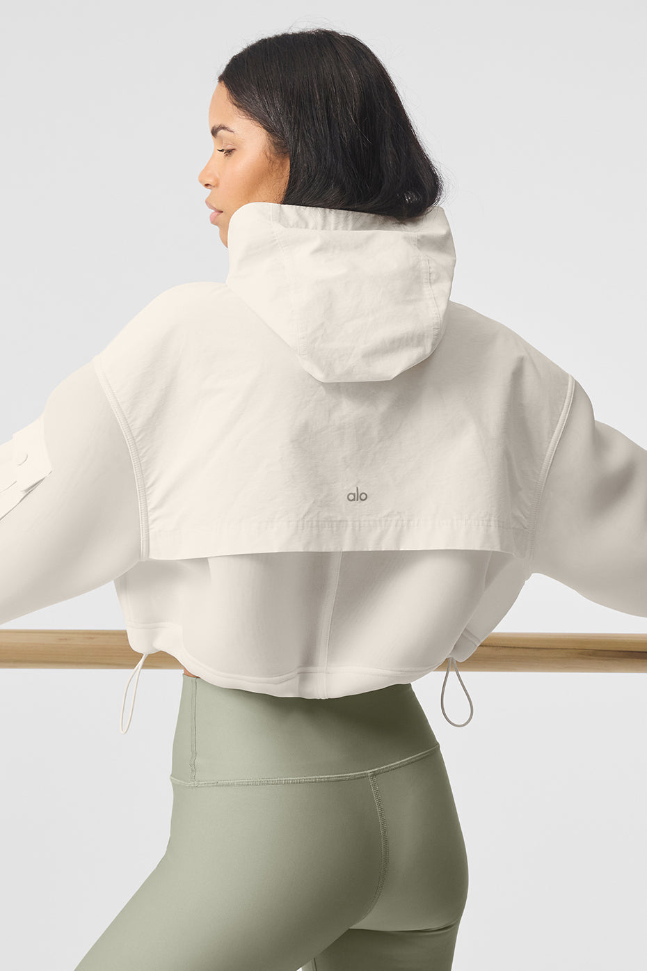 alo Cropped Engage Cargo Parka - Ivory