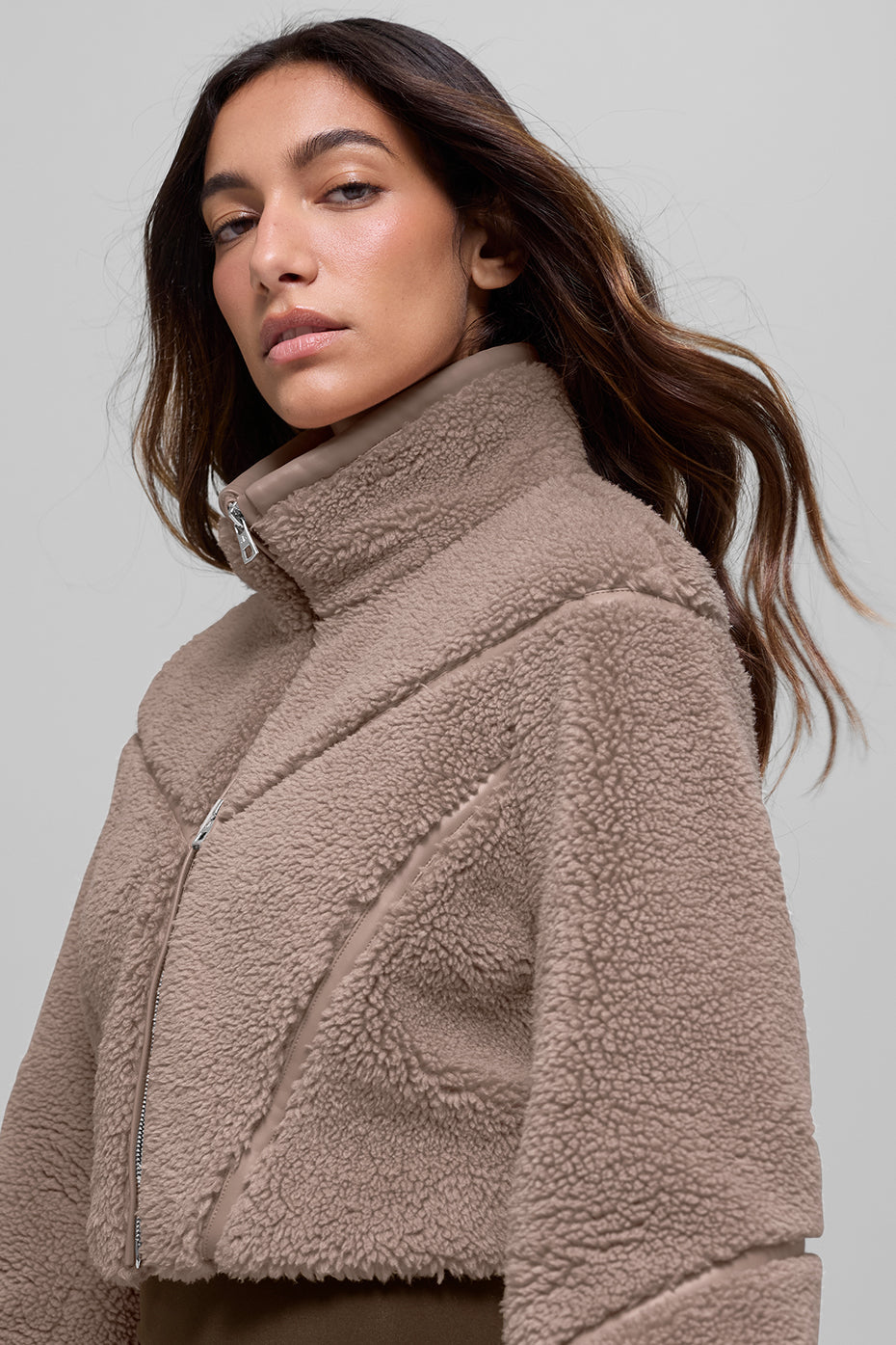 alo Sherpa Cropped Slope Side Jacket - Chai Latte