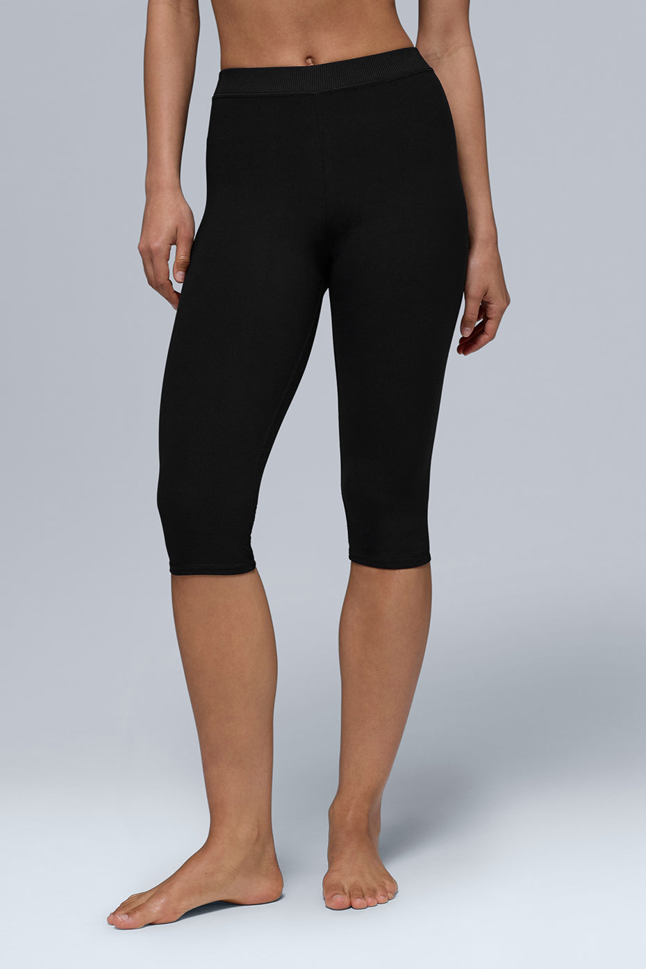 alo Alosoft High-Waist Iconic 90's Capri - Black