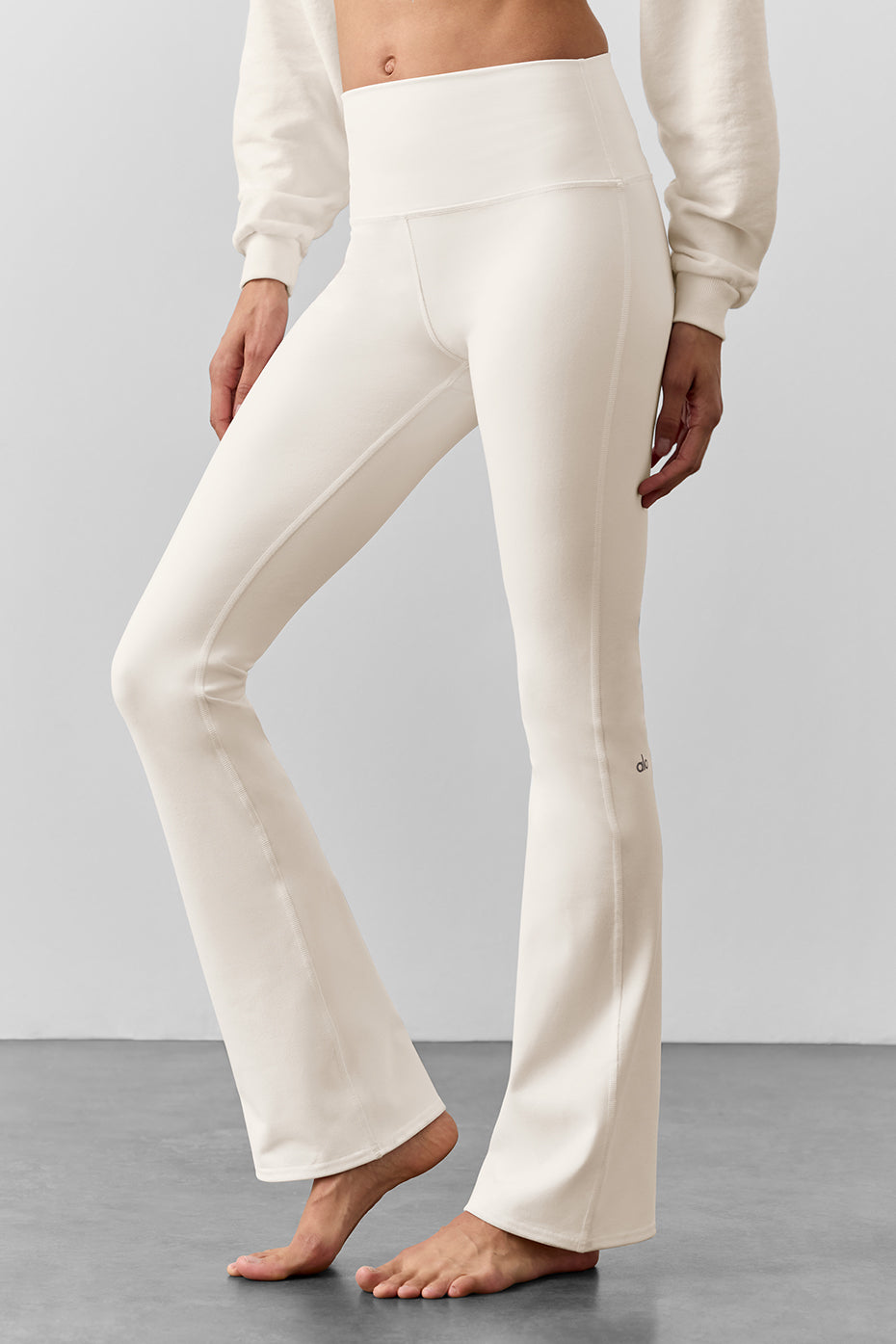 alo Airbrush High-Waist Bootcut Legging - Ivory