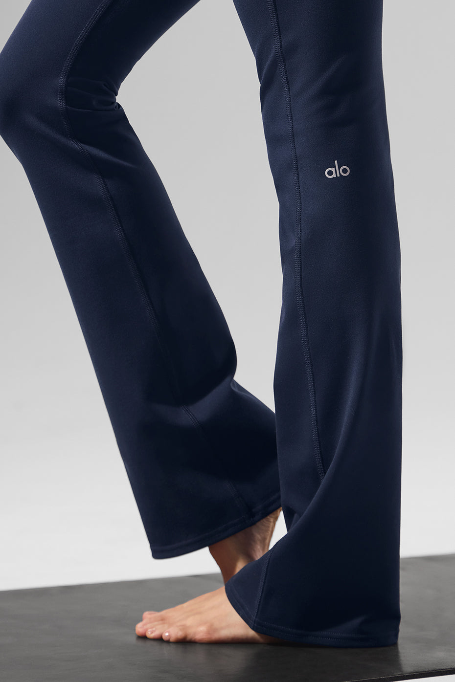 alo Airbrush High-Waist Bootcut Legging - Navy