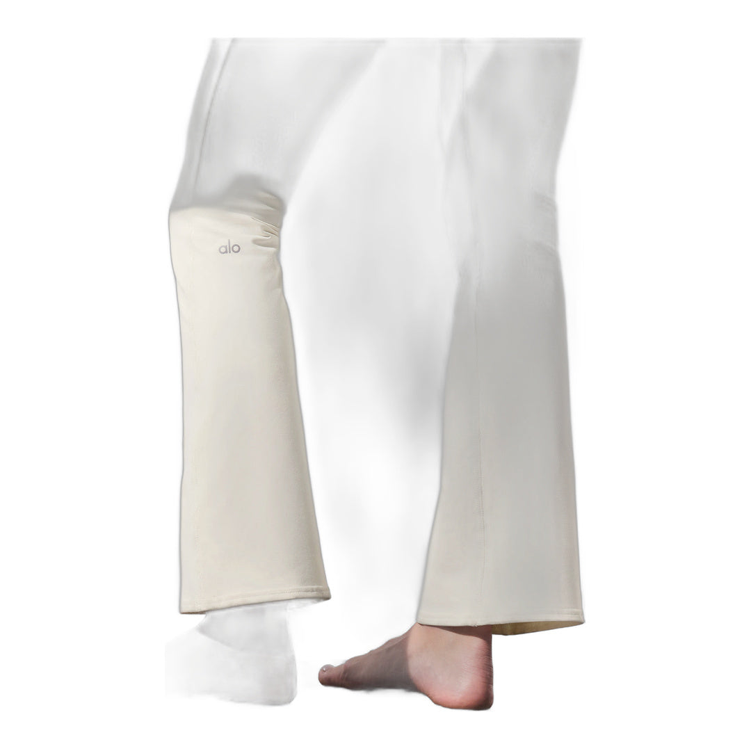 alo Airbrush High-Waist 7/8 Bootcut Legging - Ivory