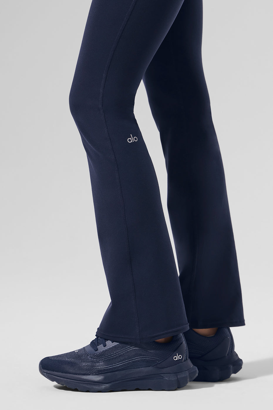 alo Airbrush High-Waist 7/8 Bootcut Legging - Navy