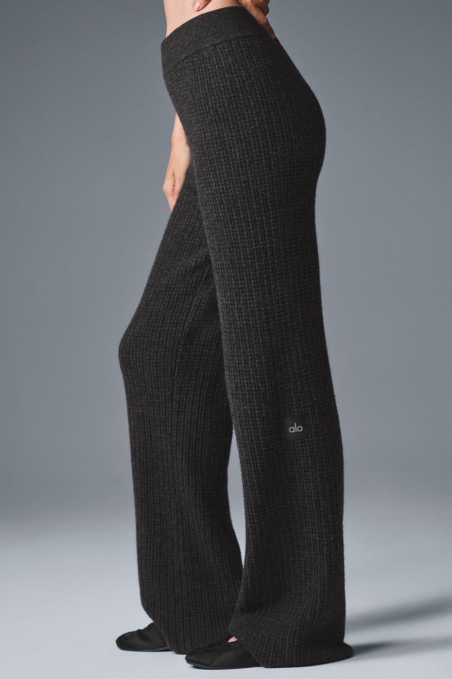 alo Cashmere High-Waist Plush Waffle Pant - Dark Heather Grey