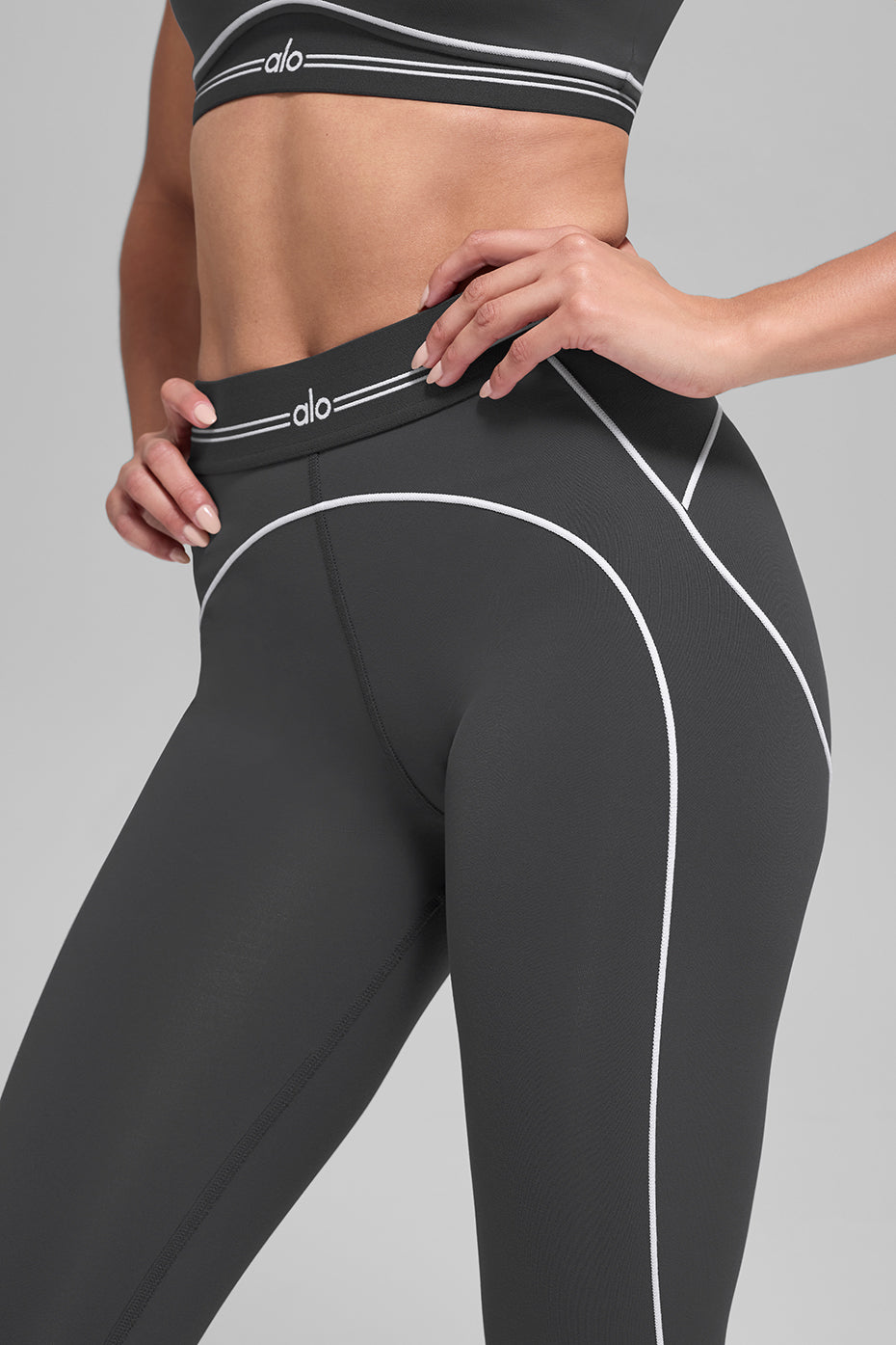 alo Airbrush High-Waist Heart Throb Legging - Anthracite/White