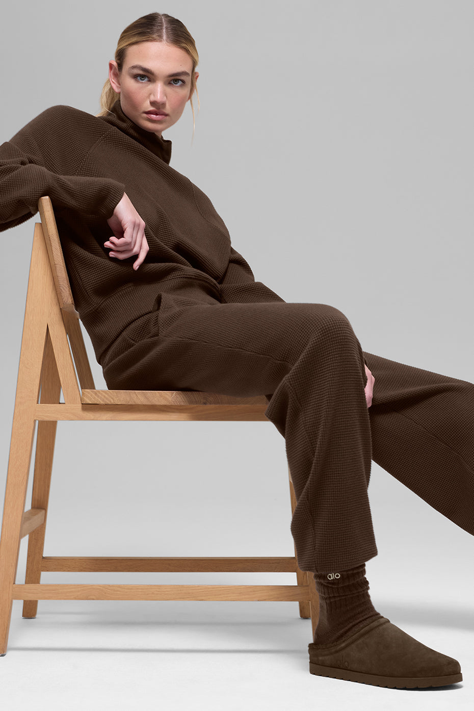 alo Waffle Weekend Escape Jogger - Espresso