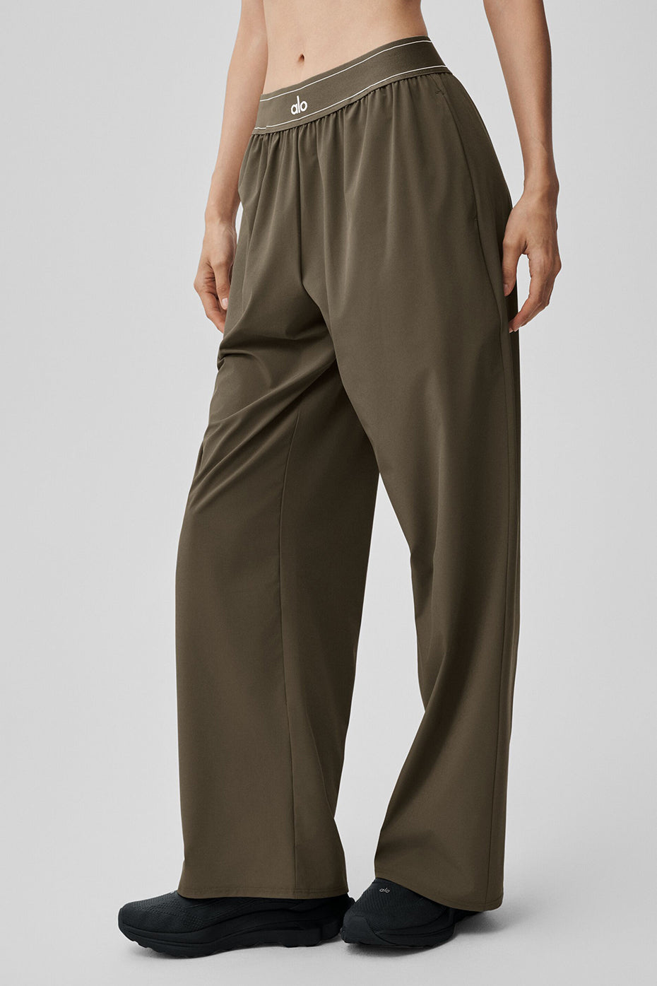 alo Suit Up Trouser (Regular) - Olive Tree