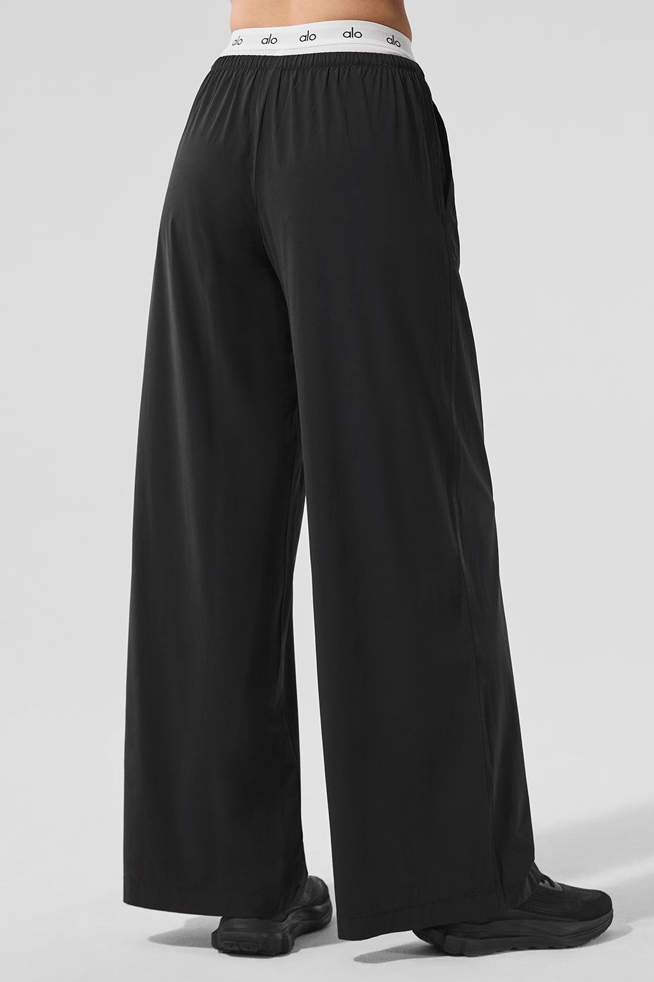 alo Breezy Wide Leg Pant (Long) - Black
