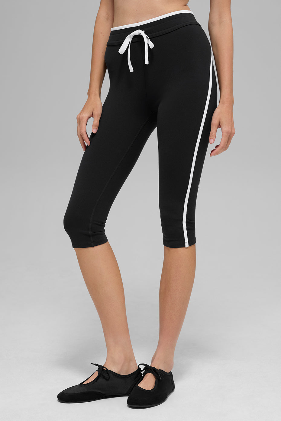 alo Airbrush High-Waist Race Pace Capri - Black/White