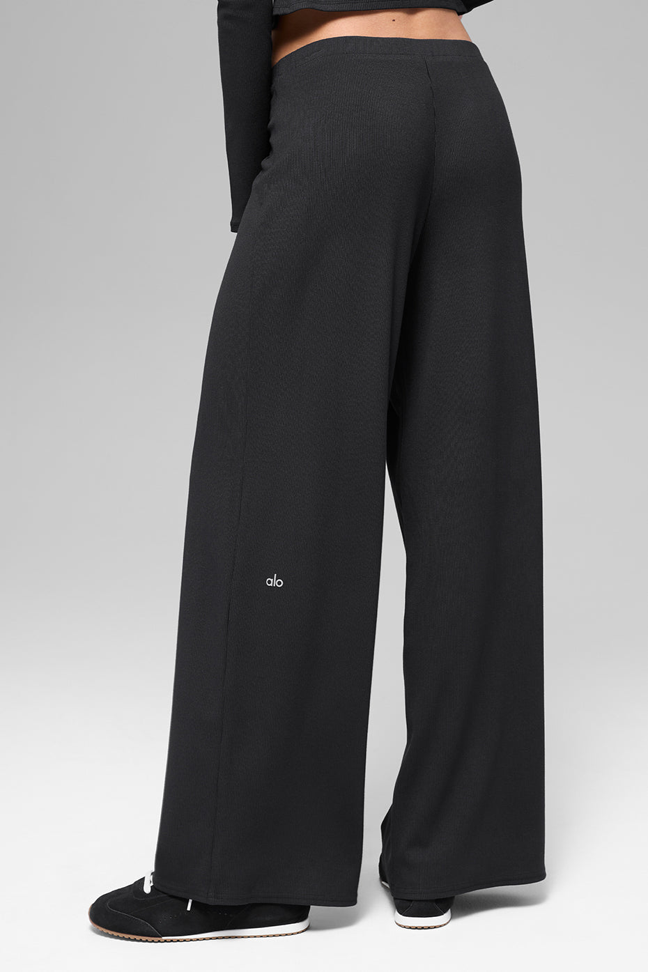 alo Mid-Rise Dreamlight Straight Pant - Black