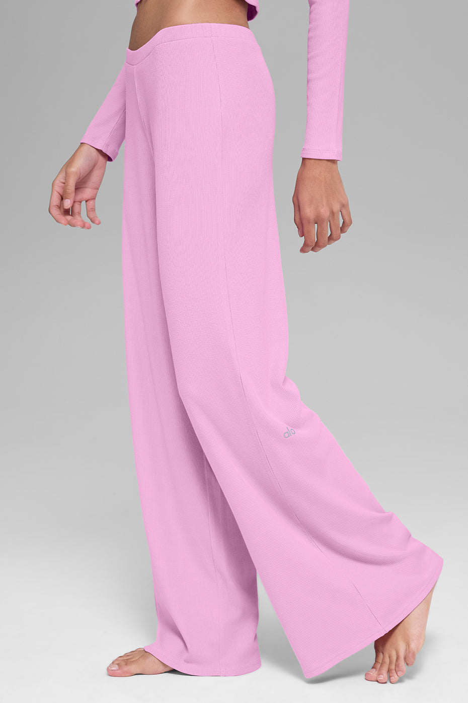 alo Mid-Rise Dreamlight Straight Pant - Candy Heart Pink