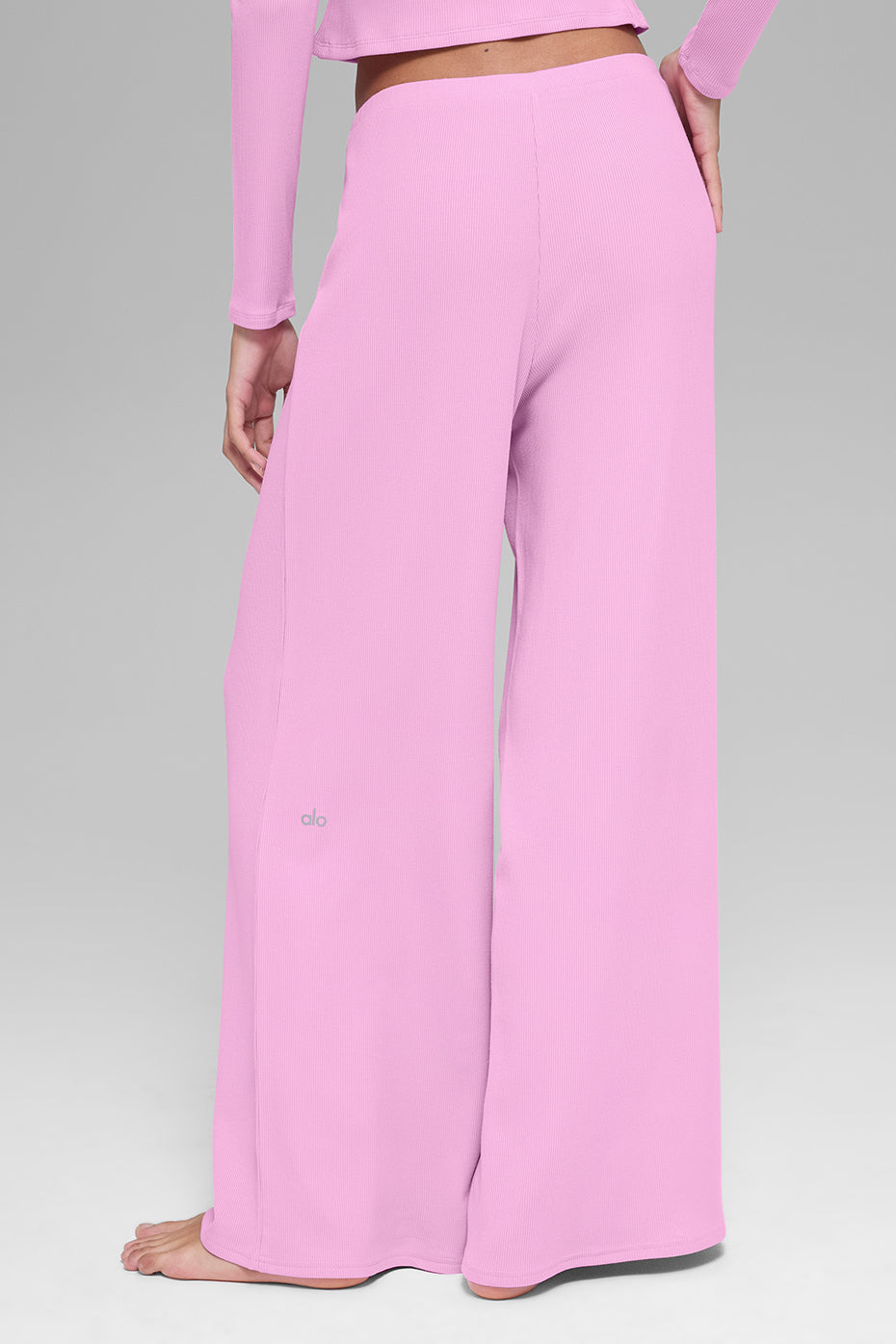 alo Mid-Rise Dreamlight Straight Pant - Candy Heart Pink