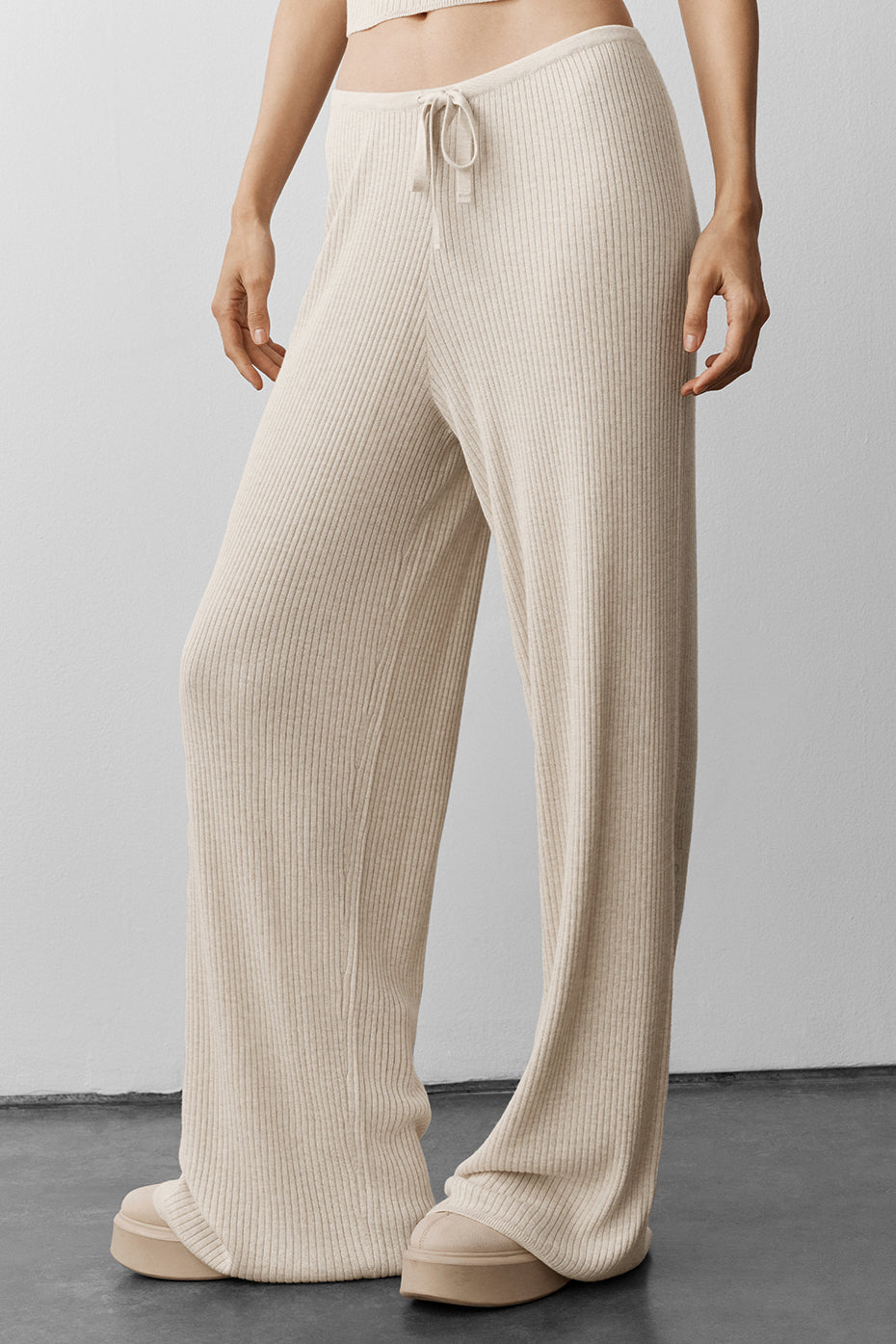alo Sweater Knit Mid-Rise Unwind Wide Leg Pant - Oatmeal Heather