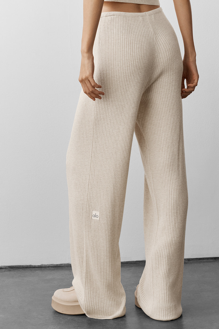 alo Sweater Knit Mid-Rise Unwind Wide Leg Pant - Oatmeal Heather