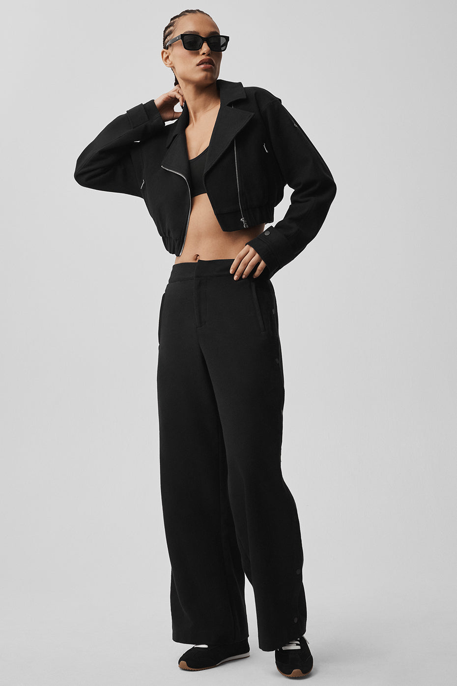 alo Mid-Rise Cosmopolitan Snap Pant - Black