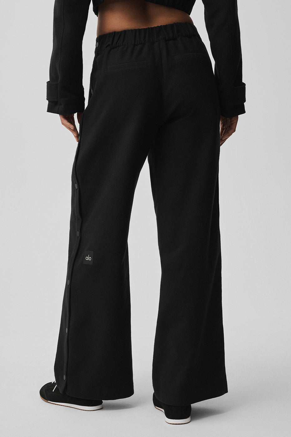 alo Mid-Rise Cosmopolitan Snap Pant - Black