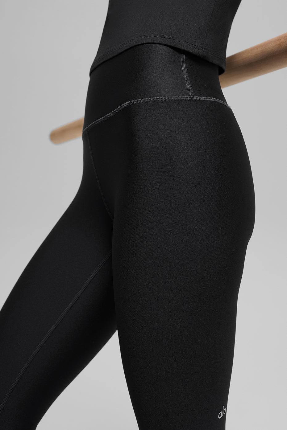 alo 16'' High-Waist Airlift Capri - Black