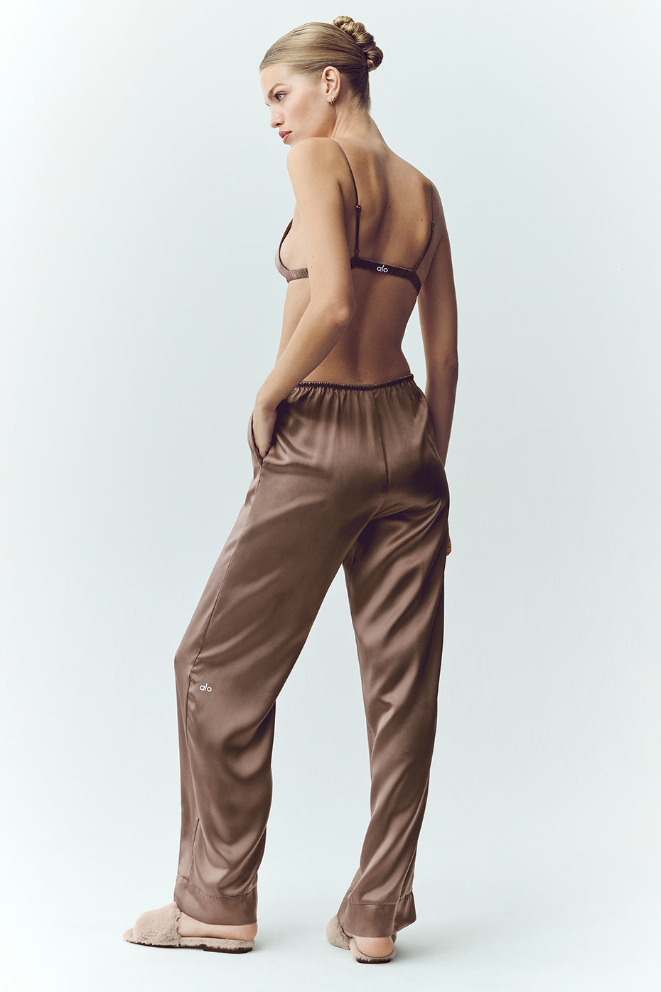alo Silk Luminous Pant (Regular) - Alpine Cocoa