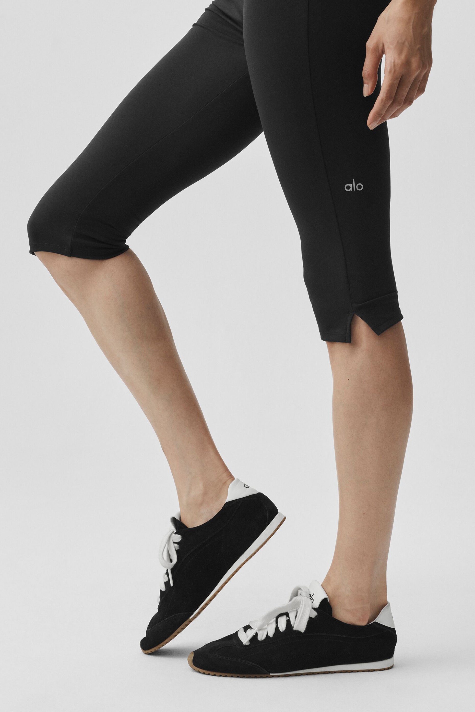 alo ALO Softsculpt Shoreline Capri - Black