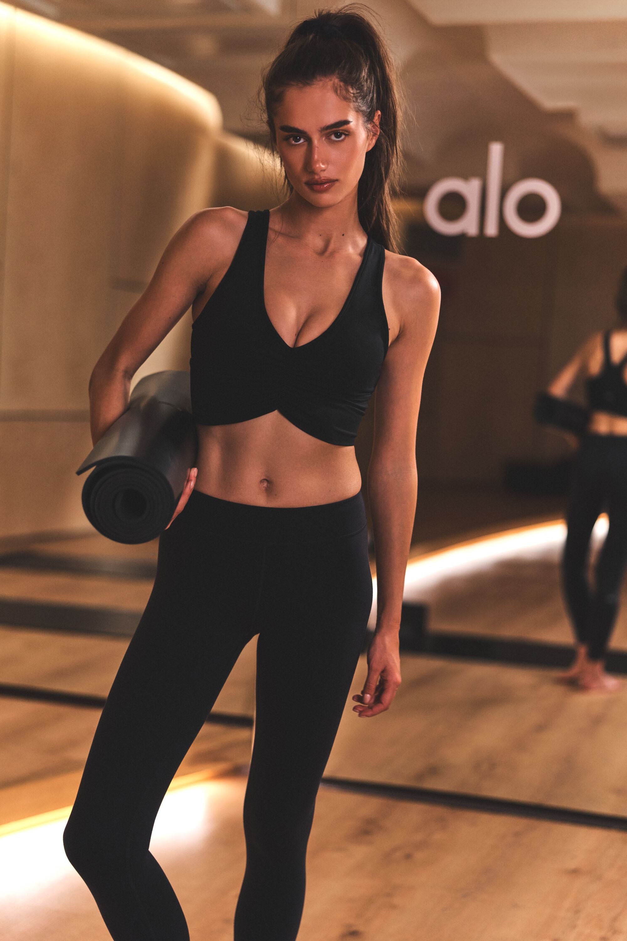 alo Airbrush Low-Rise Legging - Black