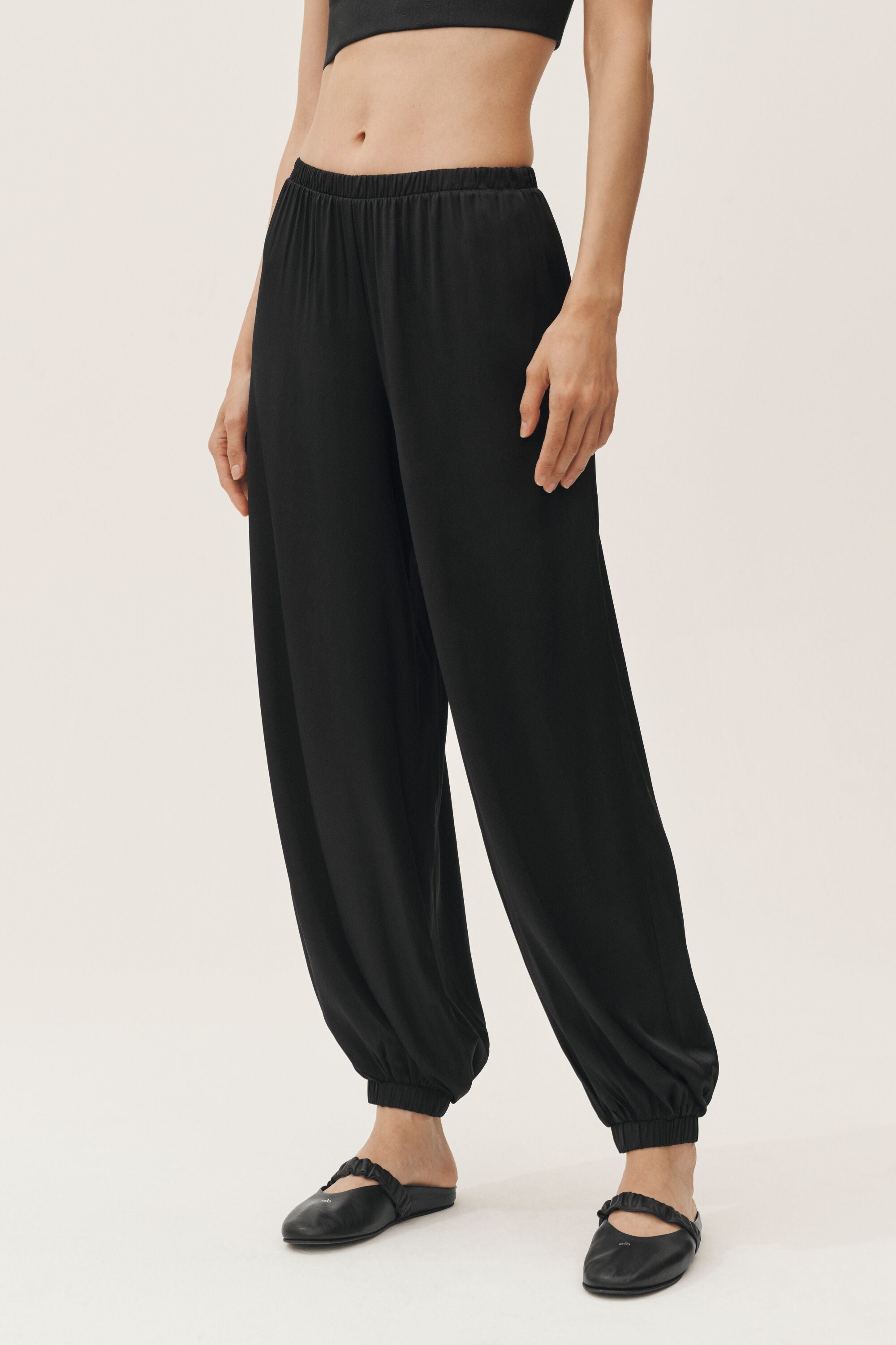 alo Silk Blend High-Waist Radiance Pant - Black