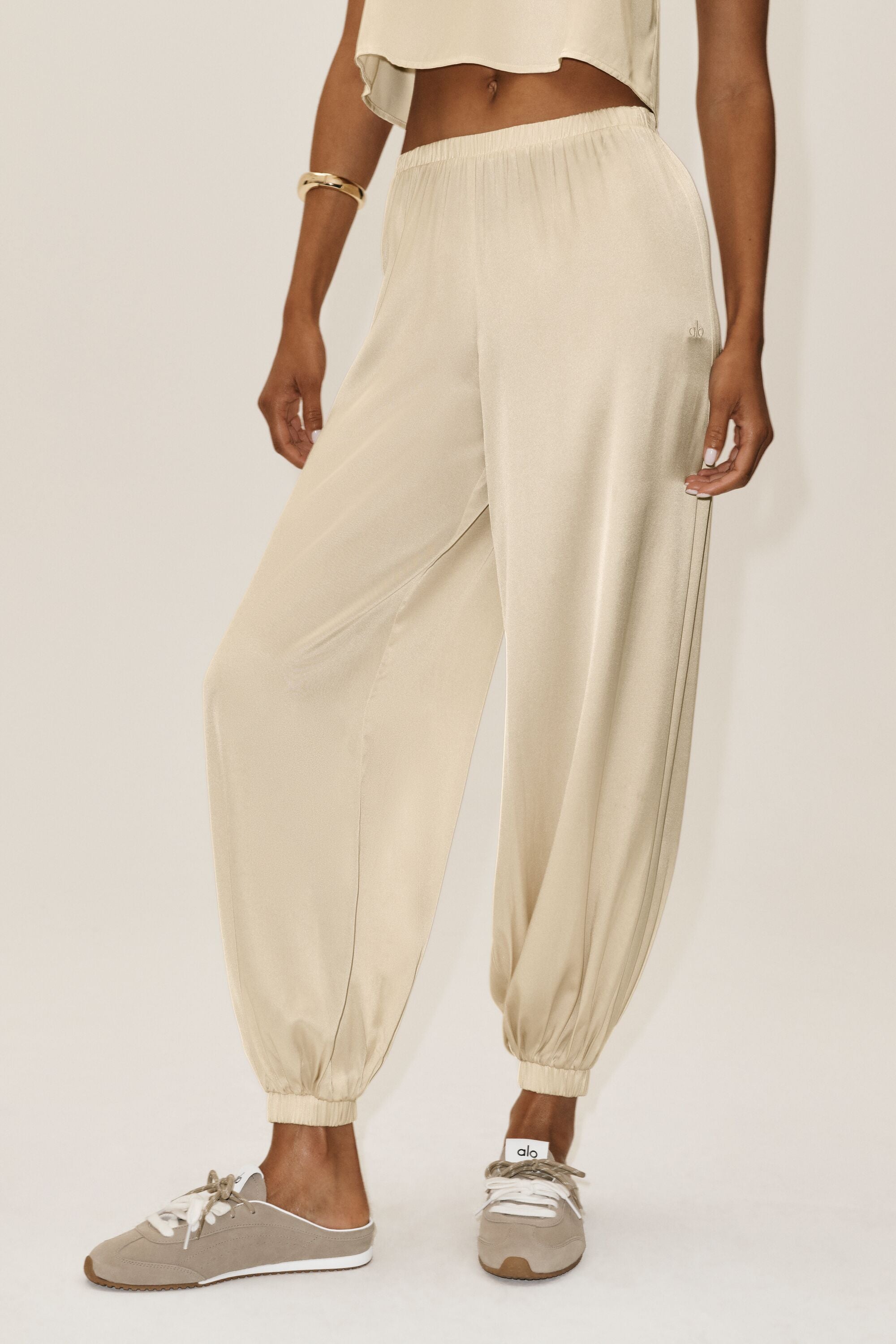 alo Silk Blend High-Waist Radiance Pant - Sandy Beige