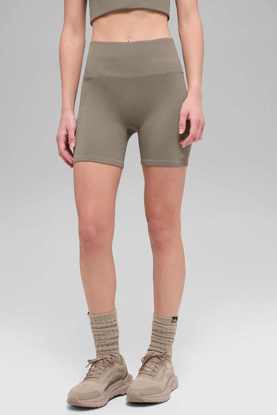 alo 5" Seamless Ribbed Favorite Short - Light Cocoa