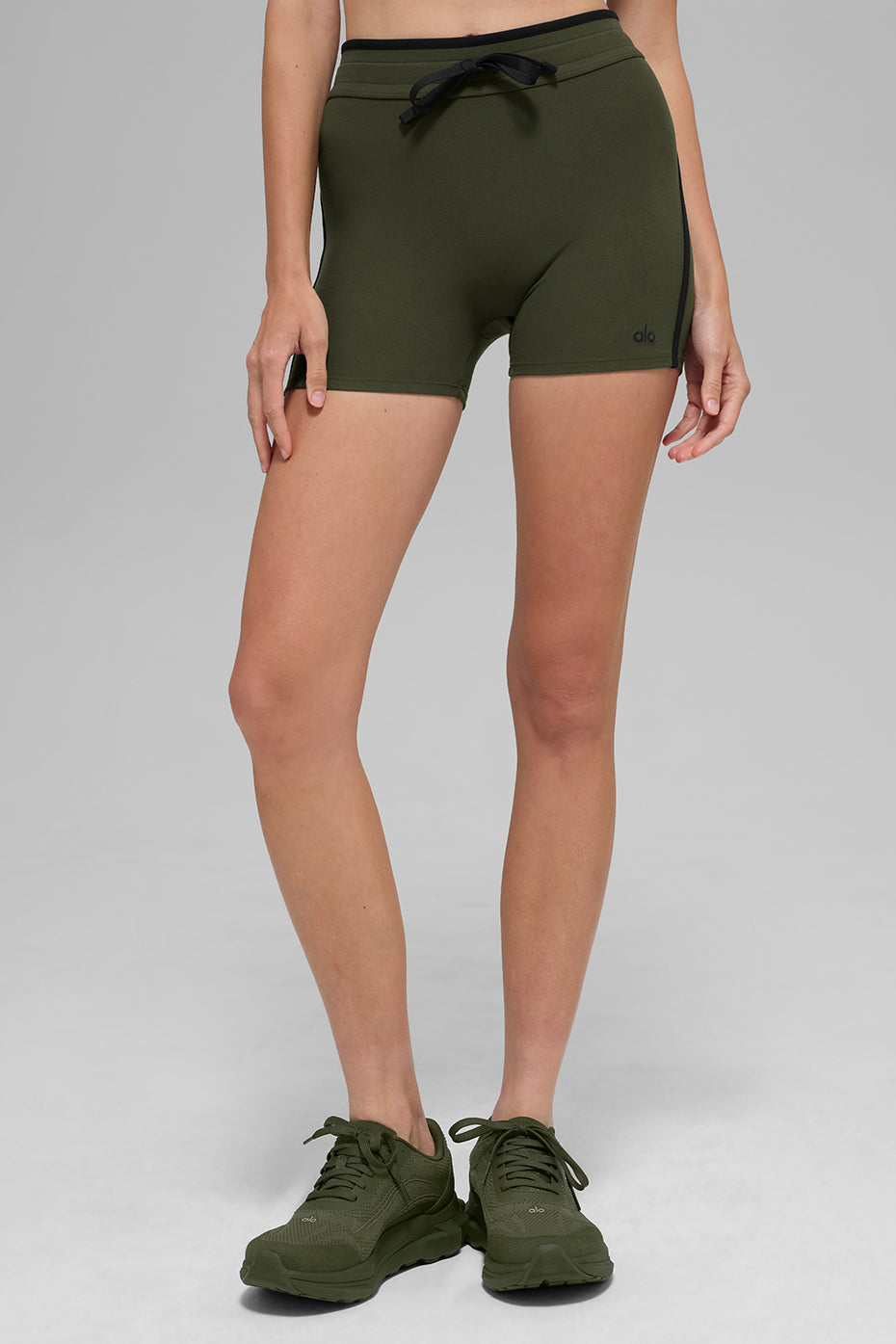 alo 4" Airbrush High-Waist Race Pace Short - Green Olive/Black