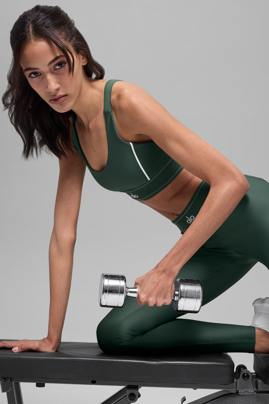 alo Airlift Suit Up Bra - Clover Green/White