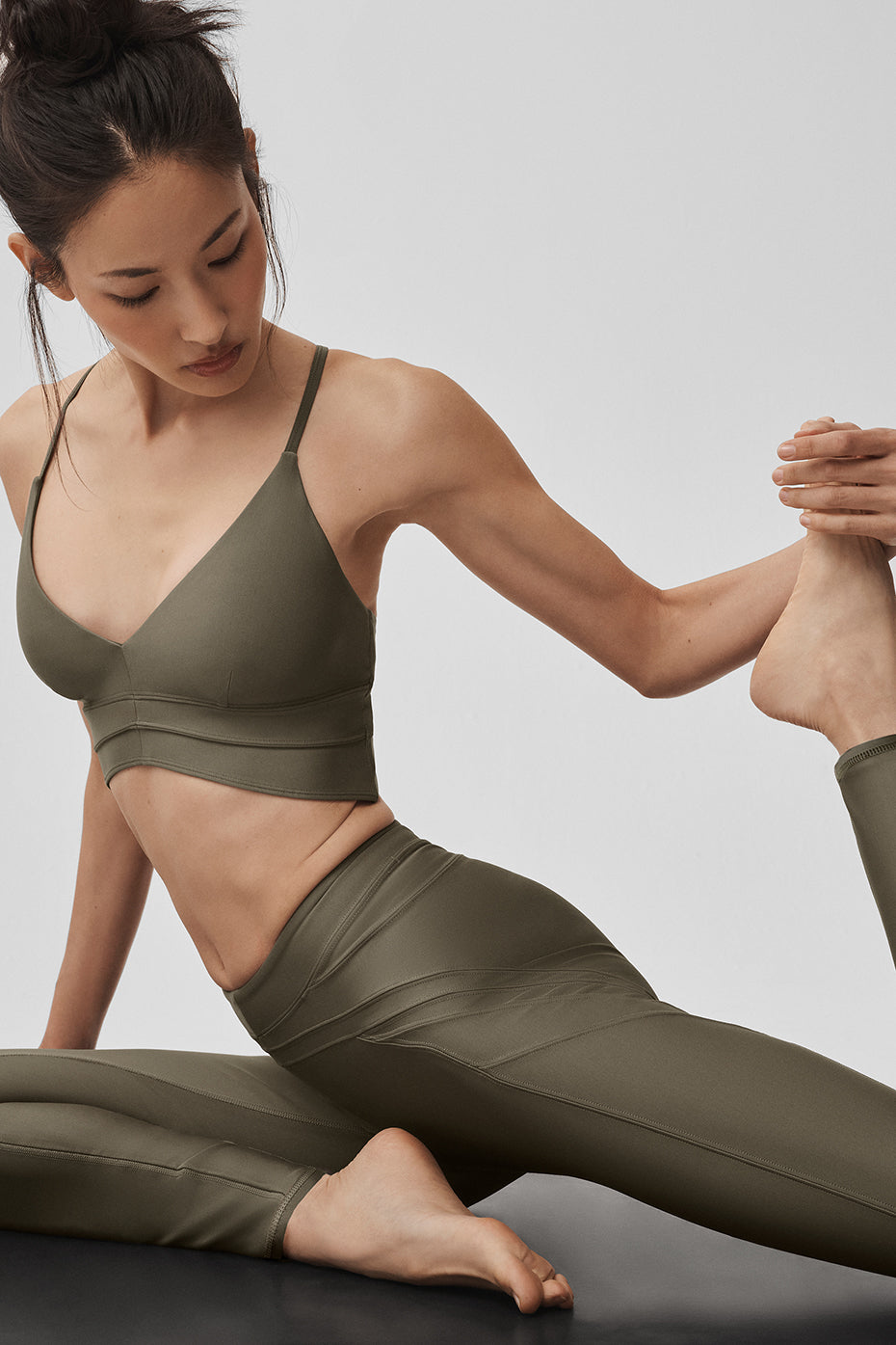 alo Airlift Evolve Bra - Olive Tree